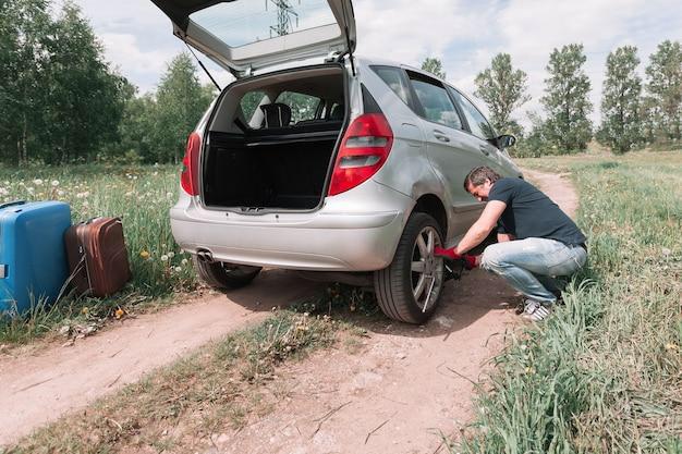 Как автолюлька крепится в машине